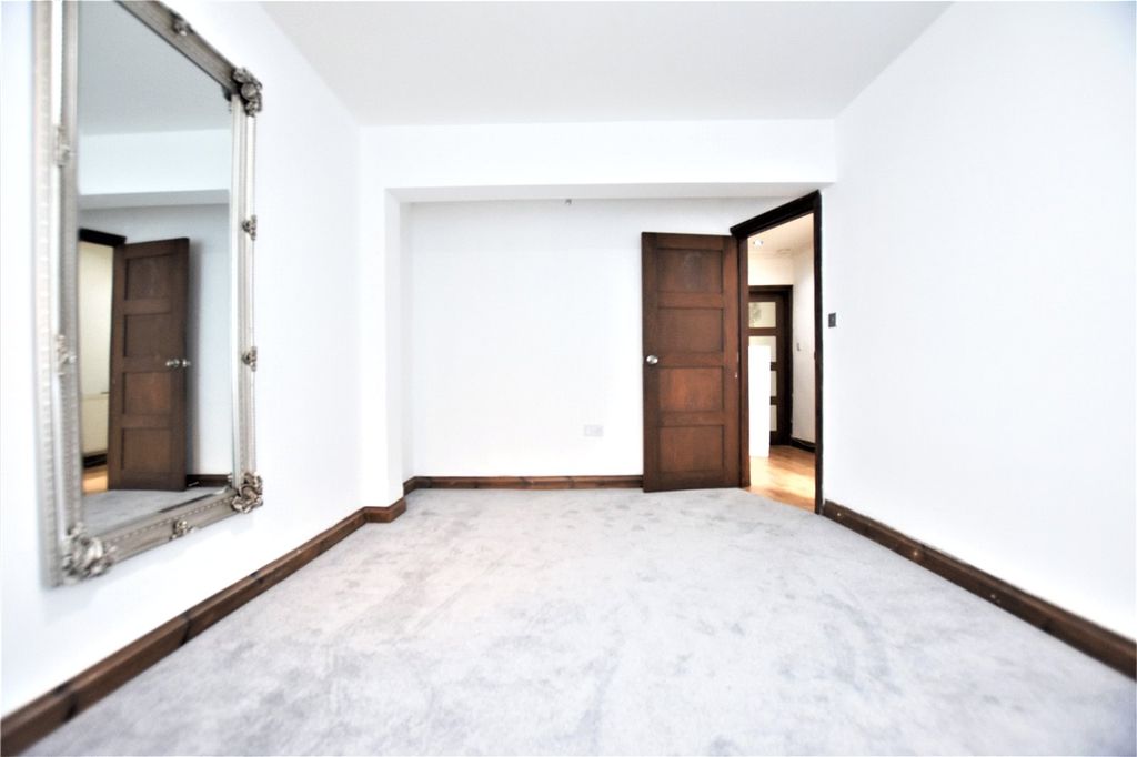 Property photo 1 of 31 Picture No. 05