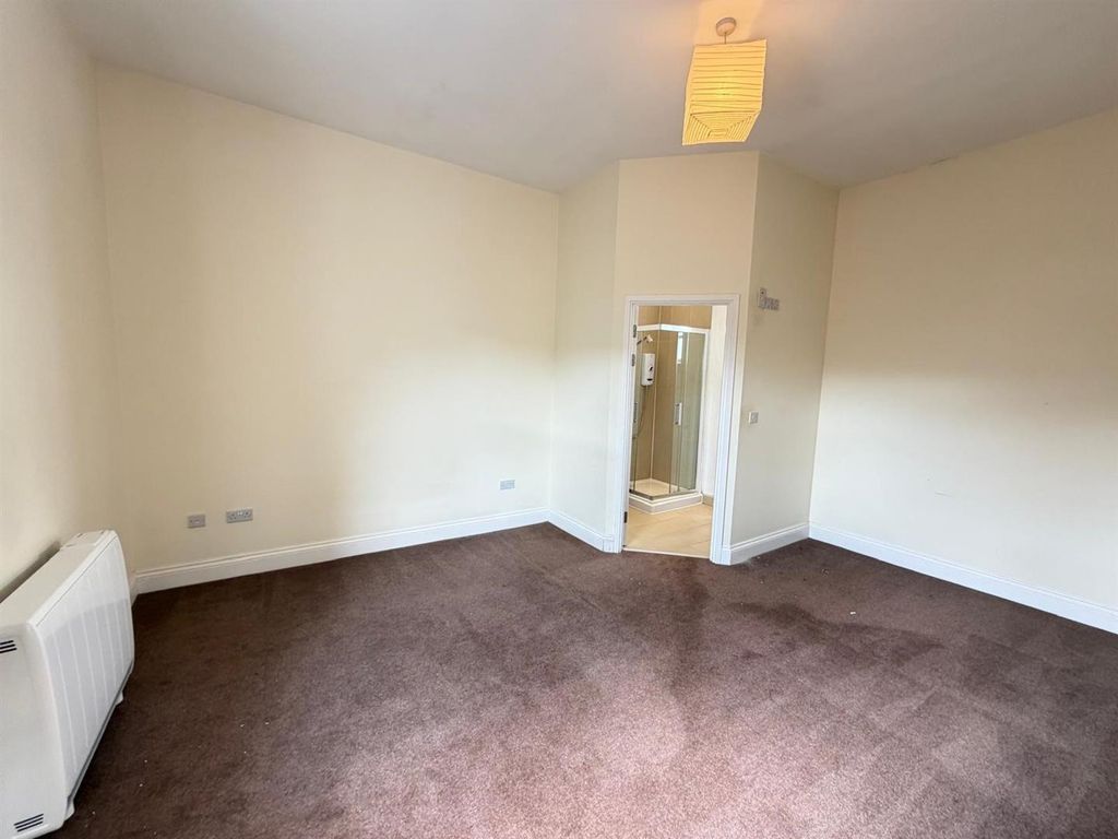 Property photo 3 of 7 Ensuite Bedroom.Jpg