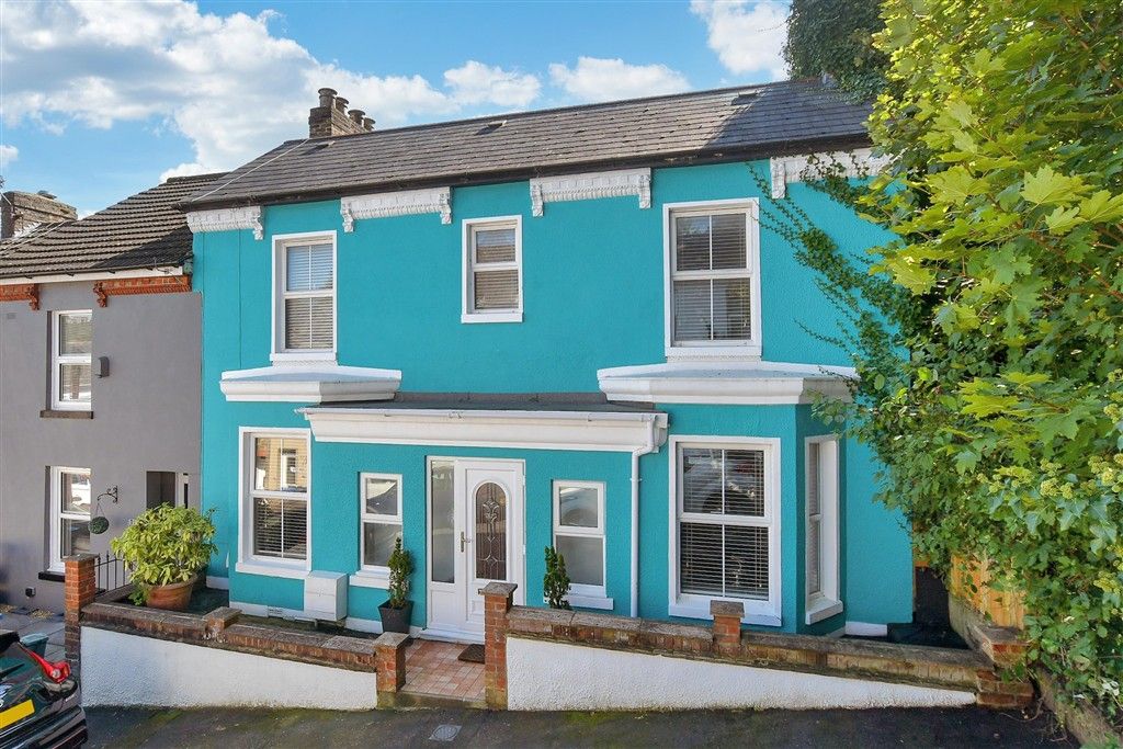 Property photo 1 of 21 Front (Web)..