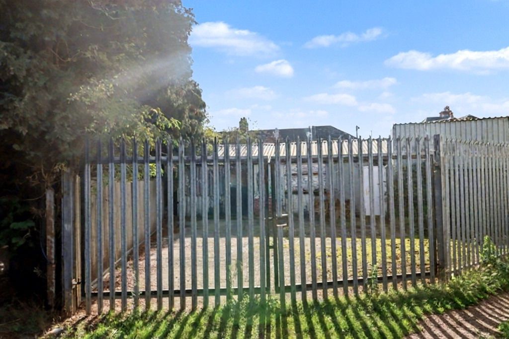 Property photo 1 of 2 4651901