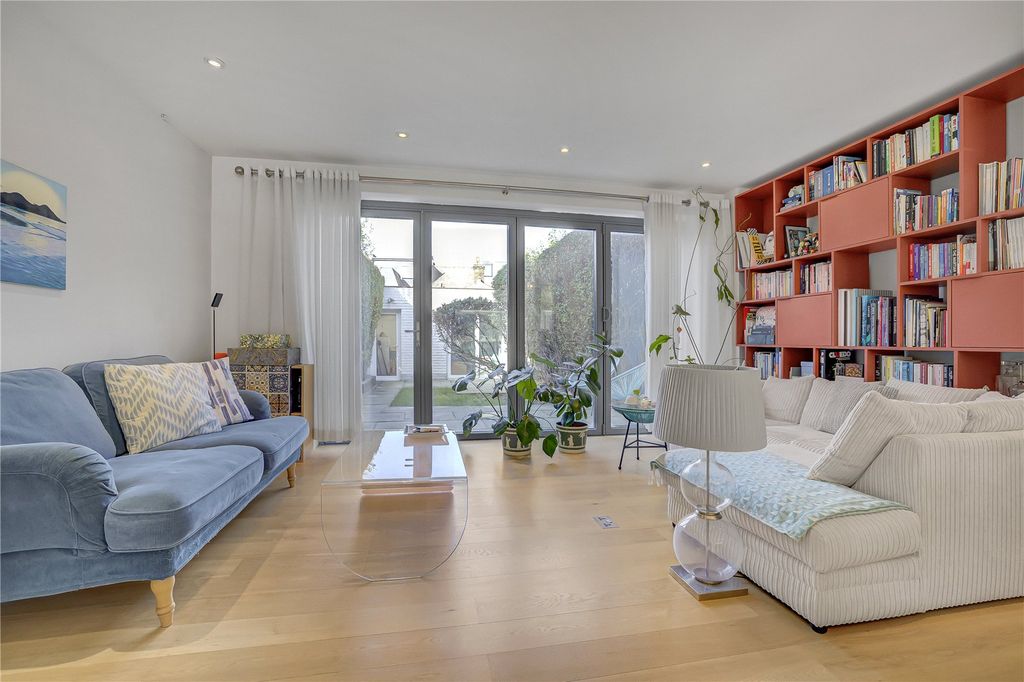 Property photo 1 of 18 Picture No. 02