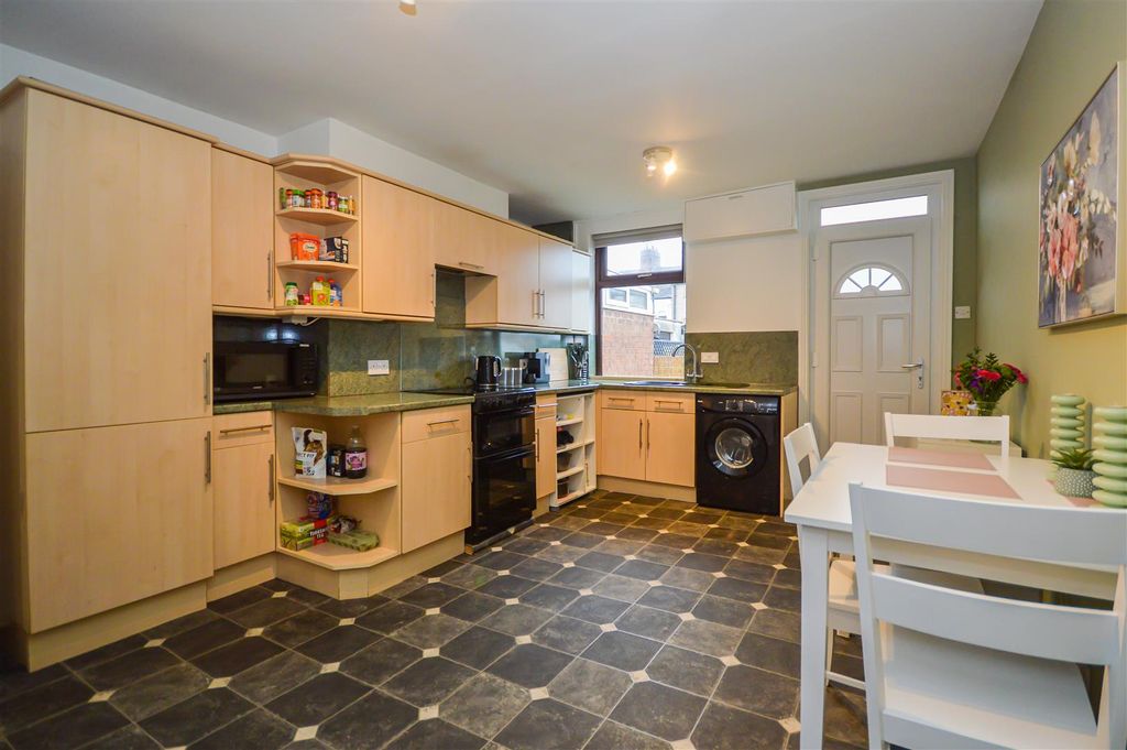 Property photo 3 of 8 Dining Kitchen