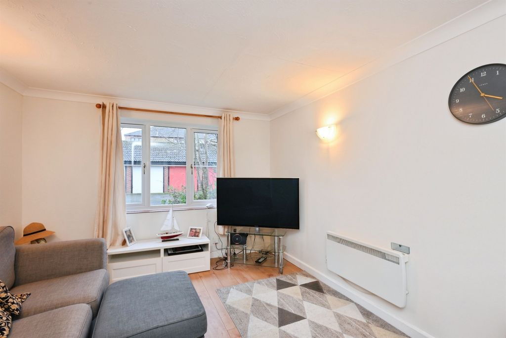 Property photo 3 of 17