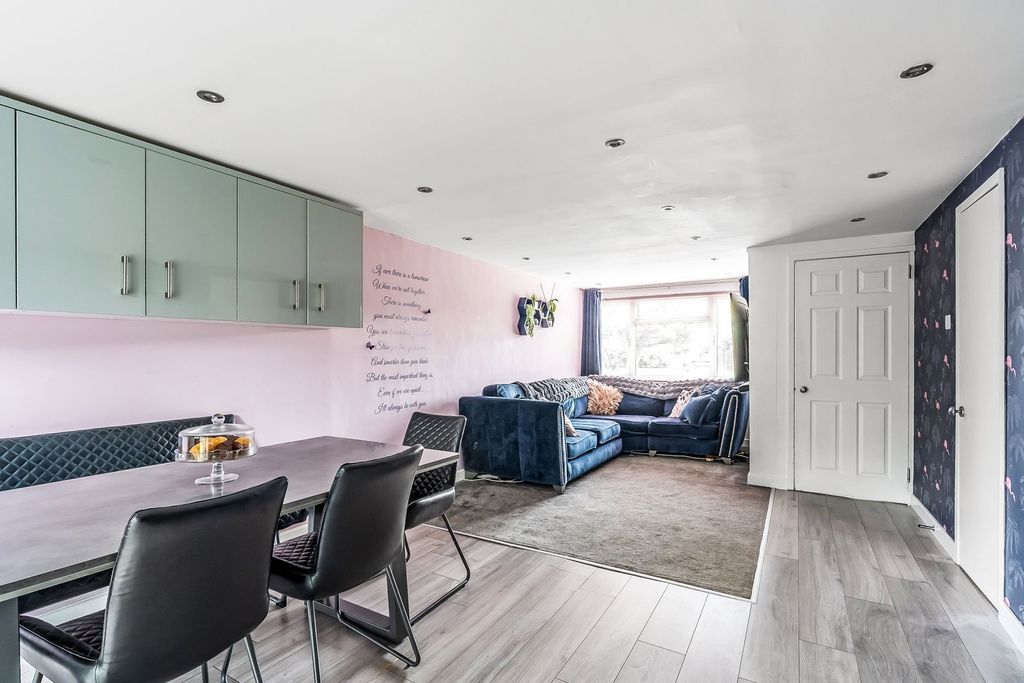 Property photo 2 of 23