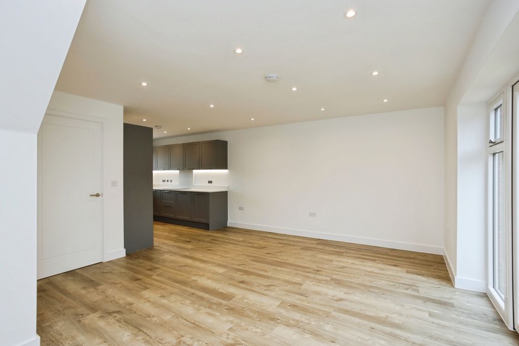 Property photo 3 of 14 Photo