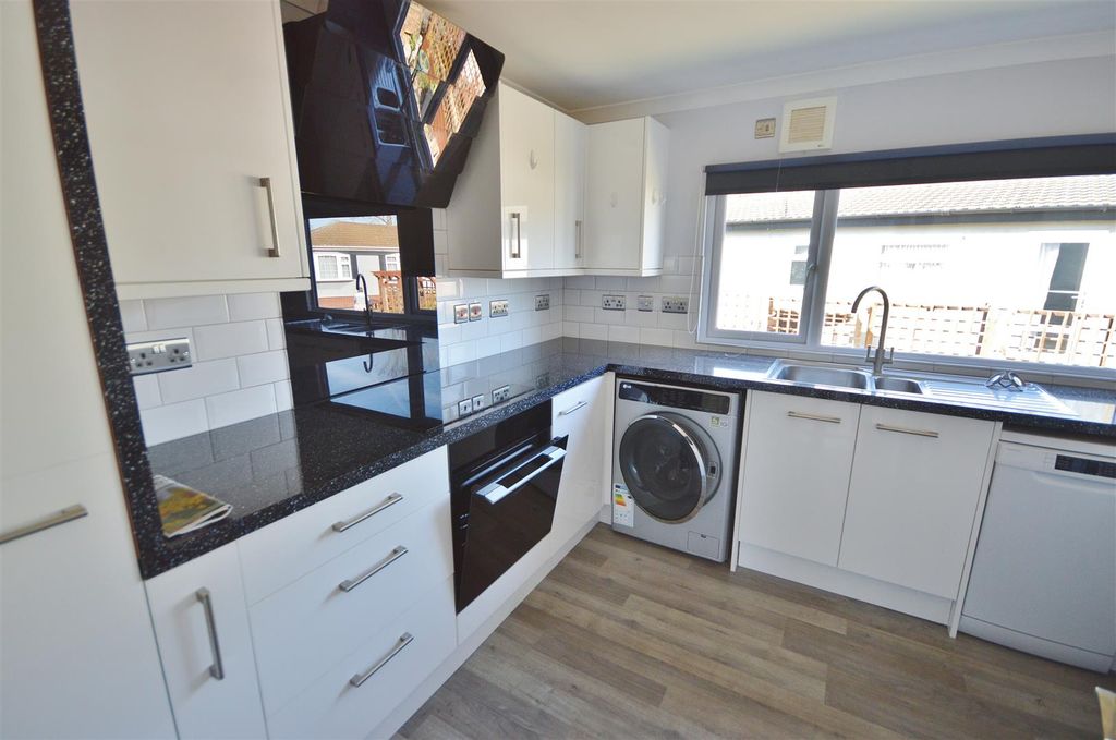 Property photo 3 of 12 Kitchen