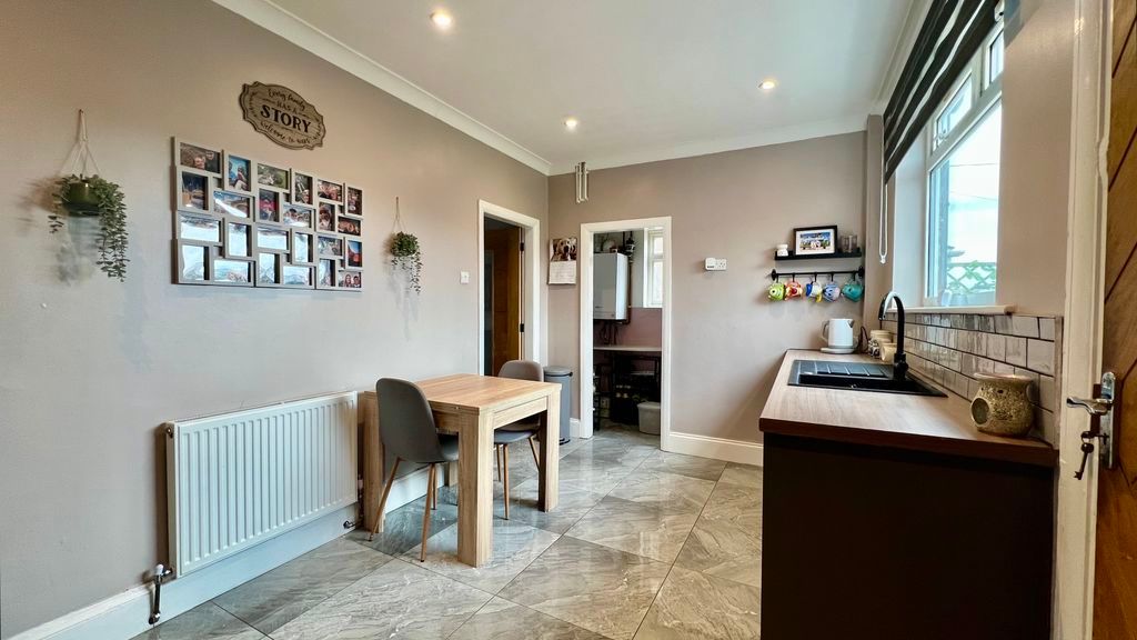 Property photo 3 of 13 Photo 2