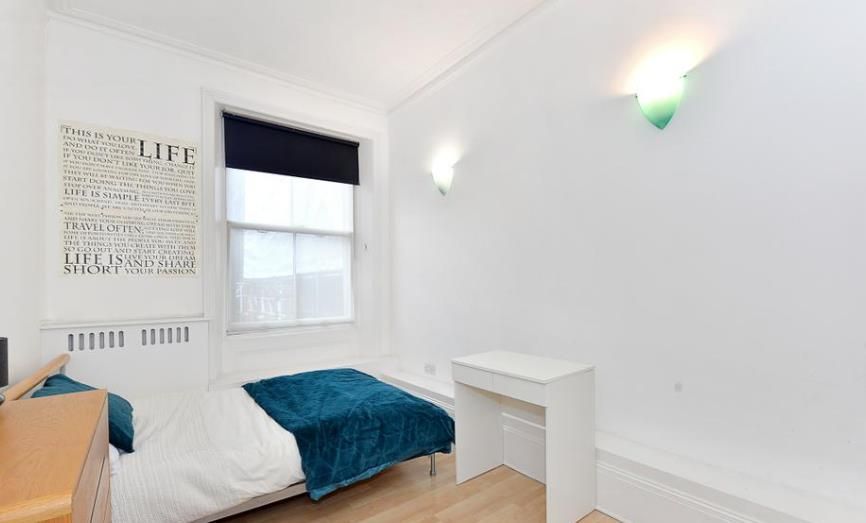 Property photo 3 of 5 142 Holcroft Court 4 10.11.Png