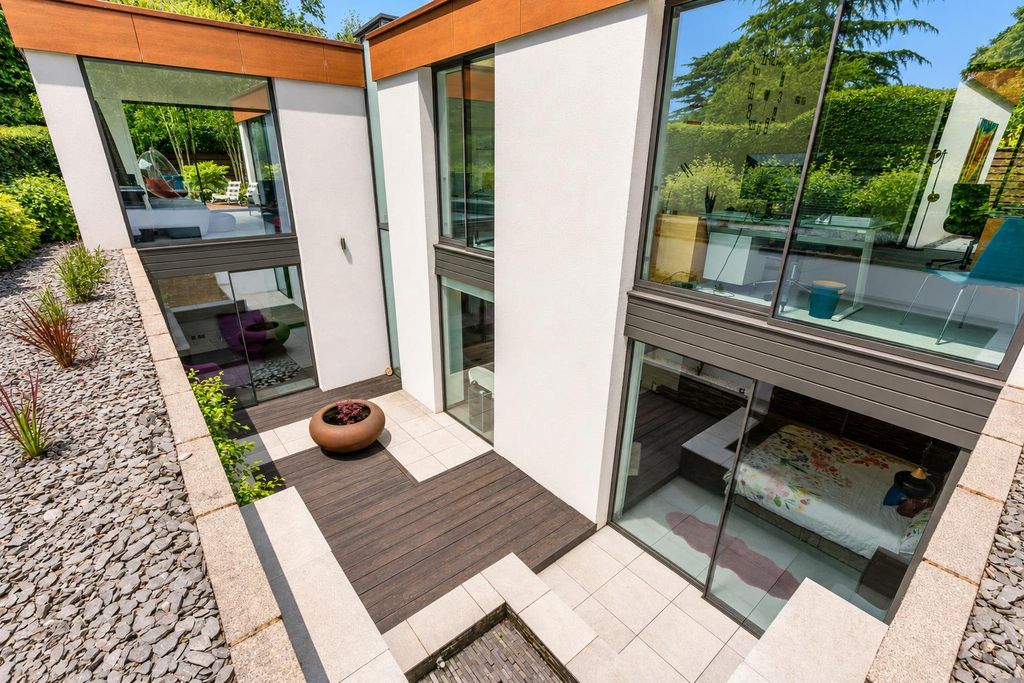 Property photo 2 of 35 2 Chattock Gardens_18.Jpg