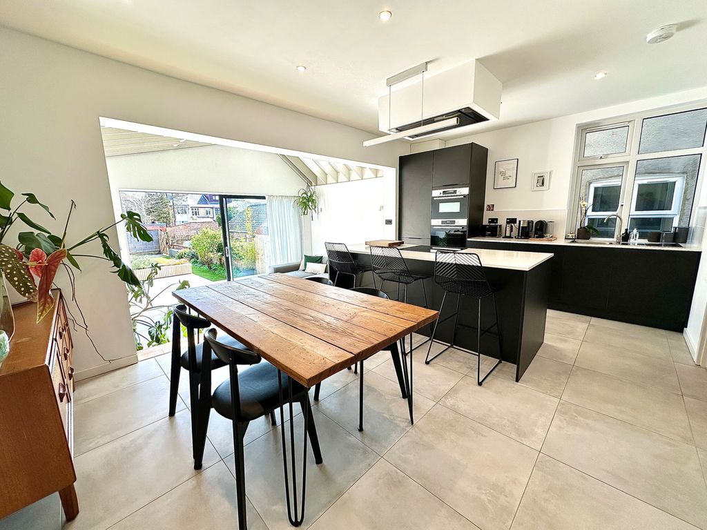 Property photo 3 of 28