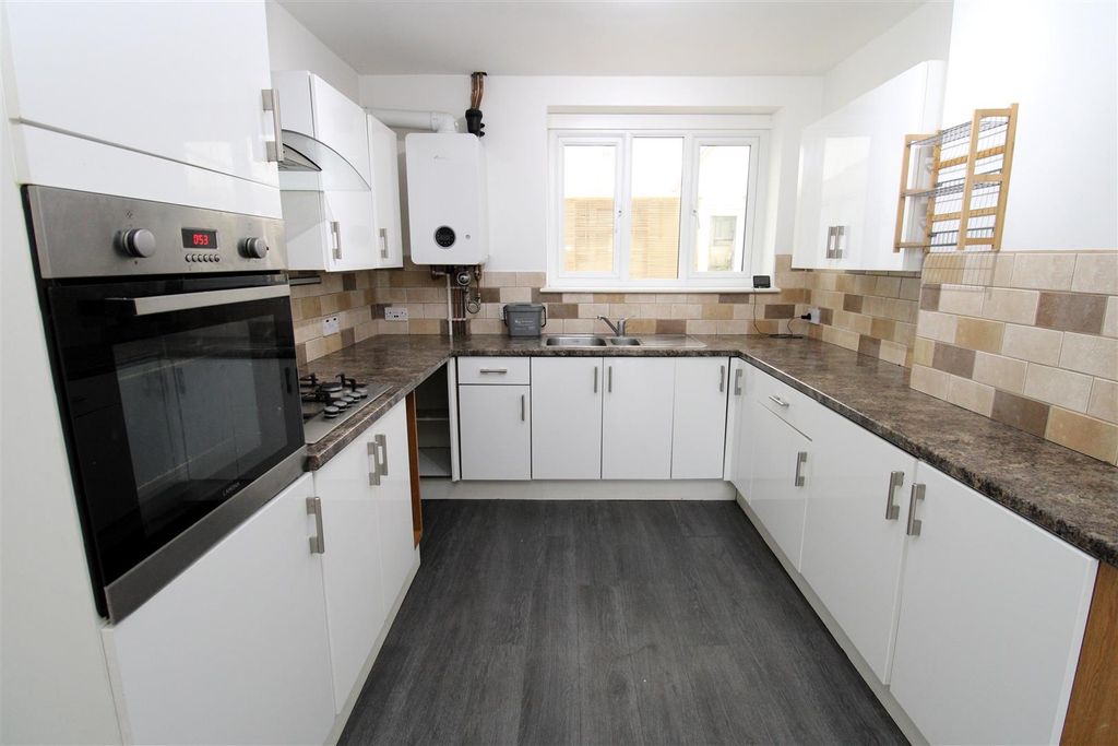 Property photo 3 of 19 New Kitchen1.Jpg