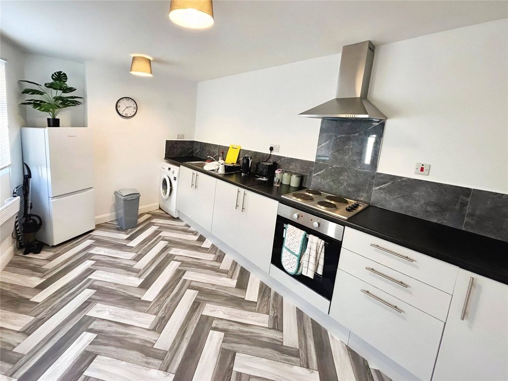Property photo 2 of 10 Kitchen