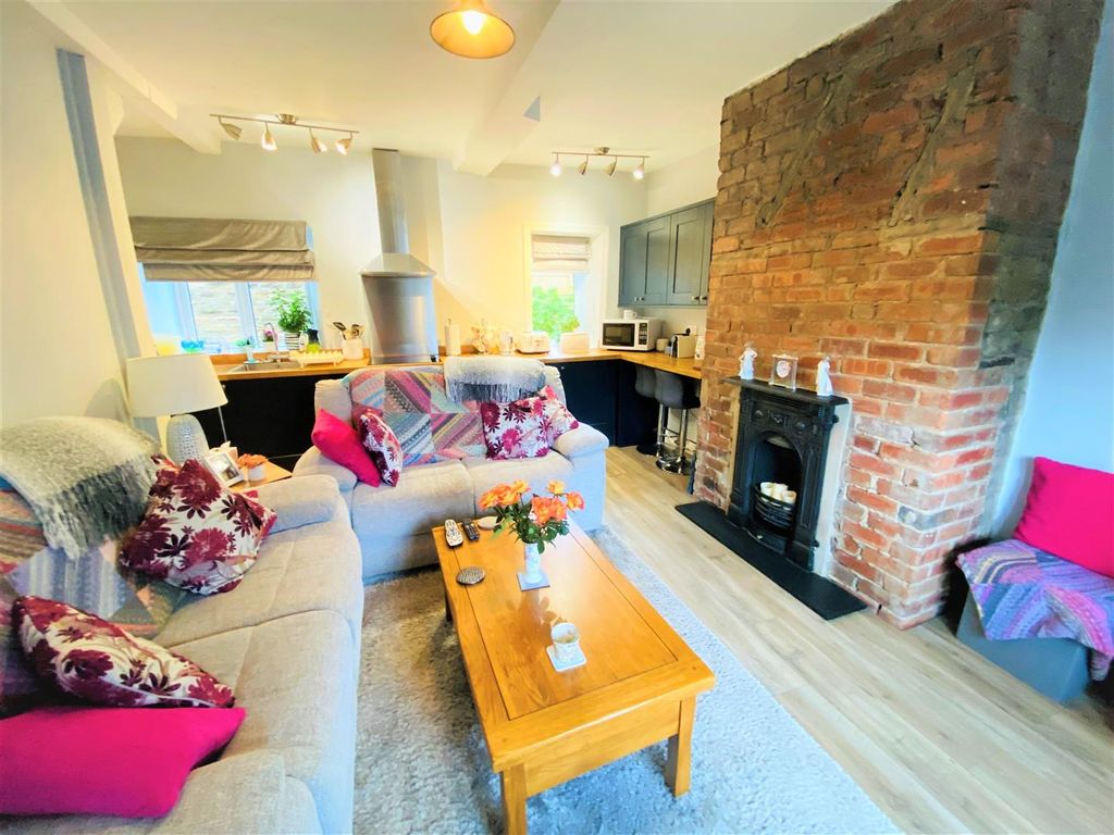 Property photo 2 of 10 Southterrace5.Jpg
