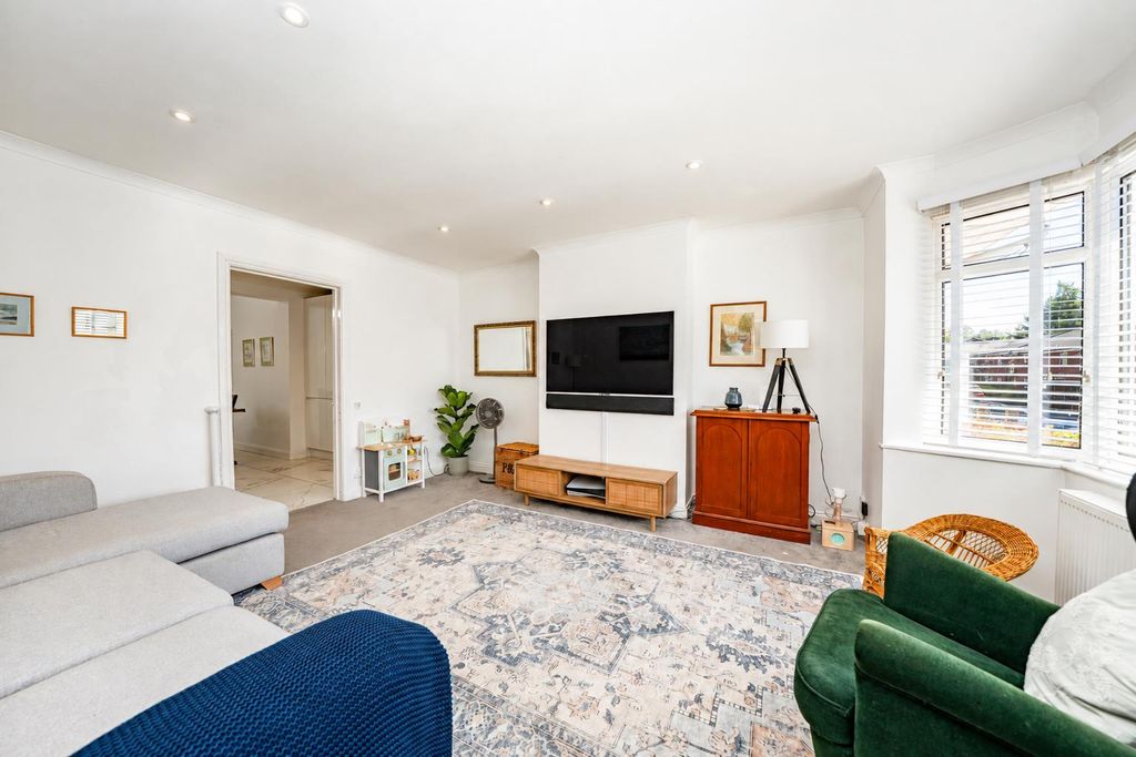 Property photo 2 of 15 Lr 1.Png