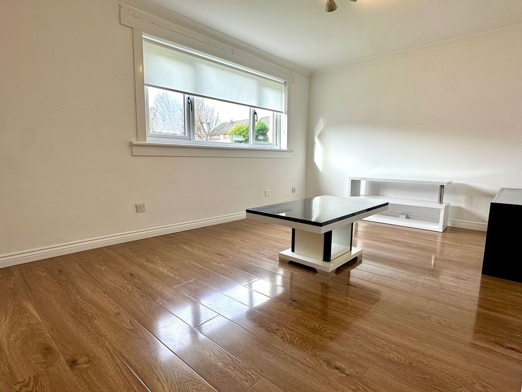 Property photo 2 of 6 Lounge