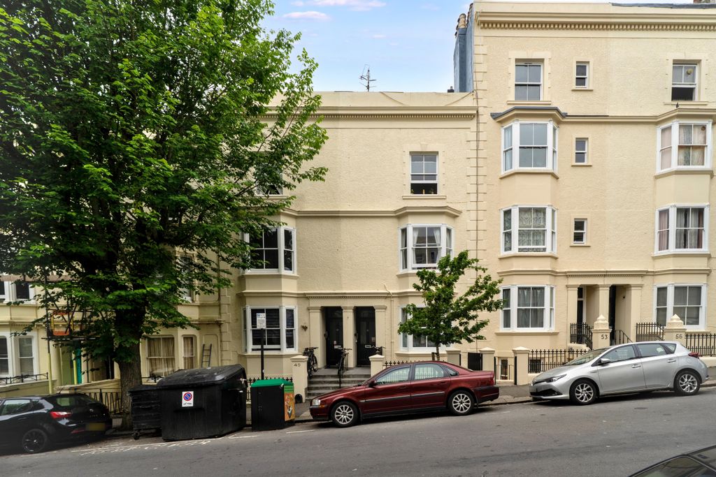 Property photo 1 of 22 Basement, 51 York Road, Hove, East Sussex, Bn3 1Dj