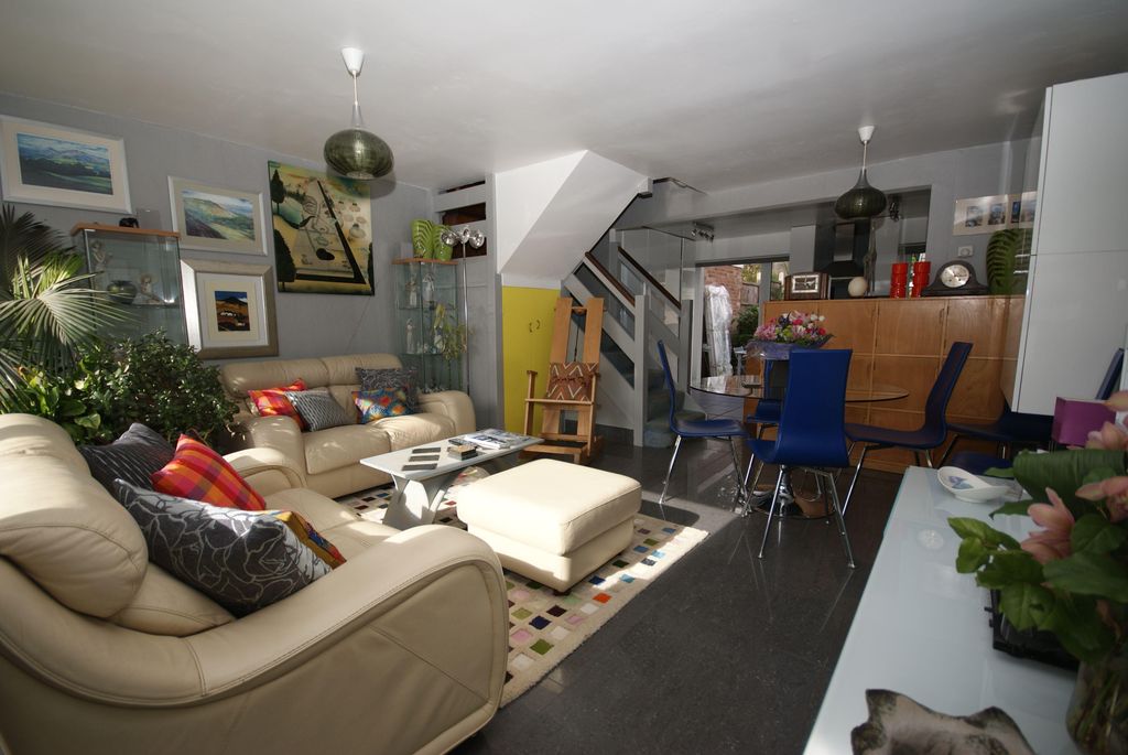 Property photo 2 of 7 Photo 2