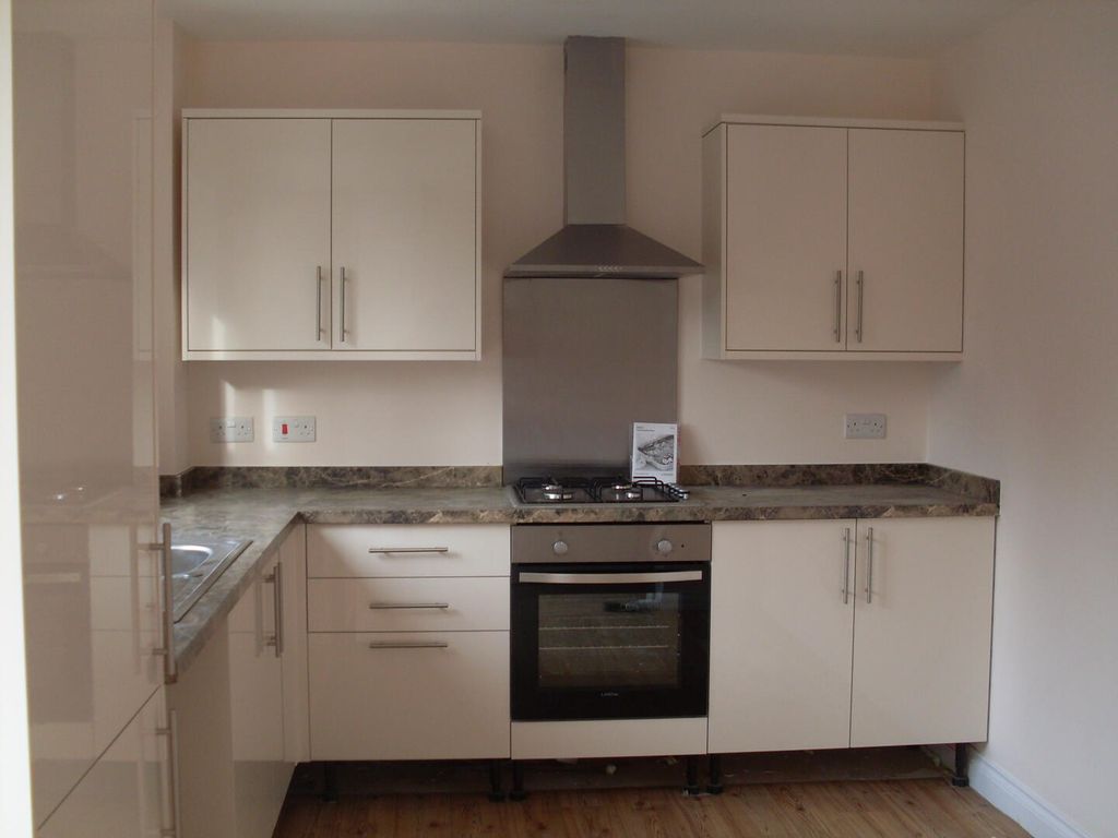 Property photo 2 of 10 Kitchen