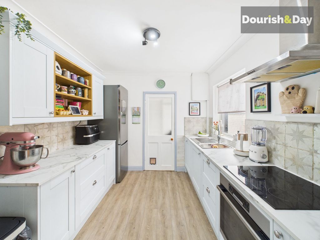 Property photo 2 of 22 Kitchen