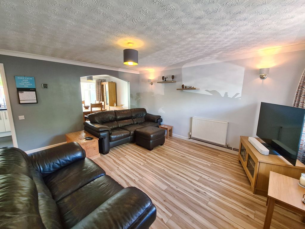 Property photo 3 of 34