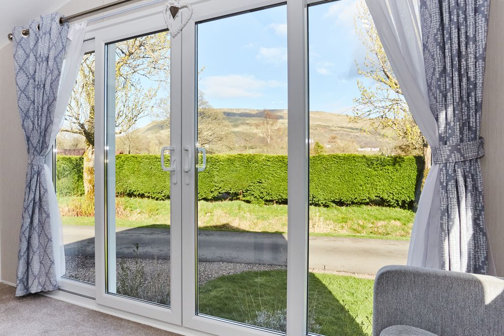 Property photo 2 of 25 Copy Of Caravan 21