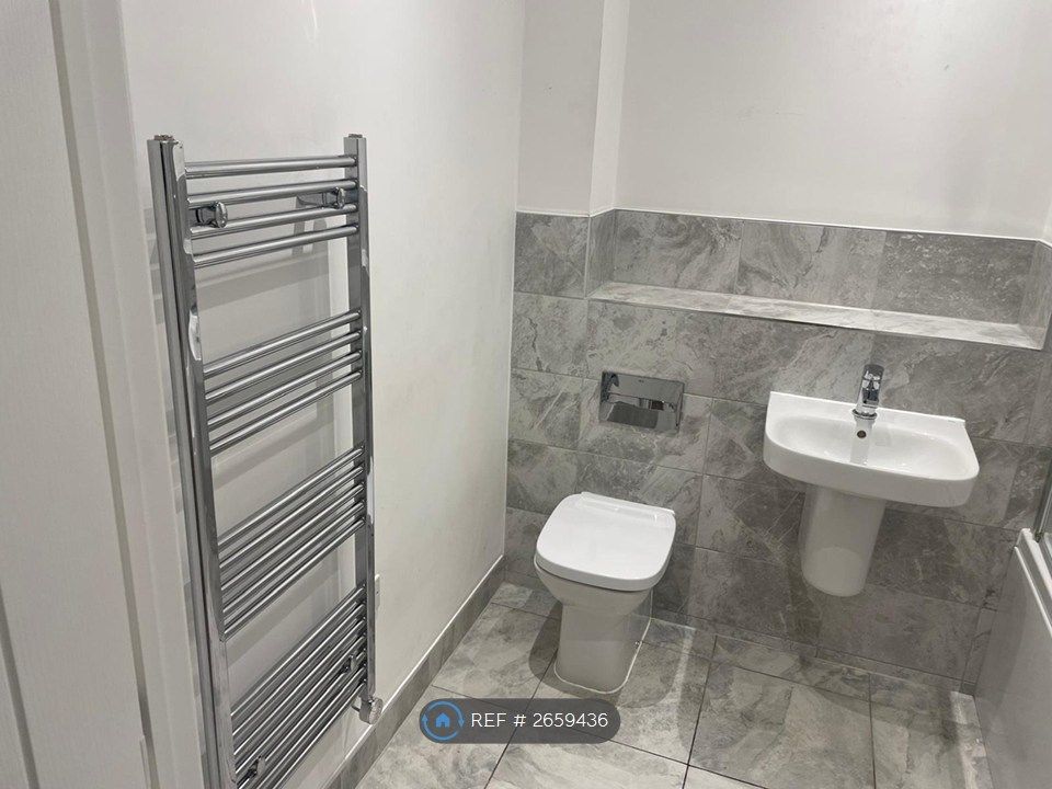 Property photo 2 of 7 Luxury Bathroom