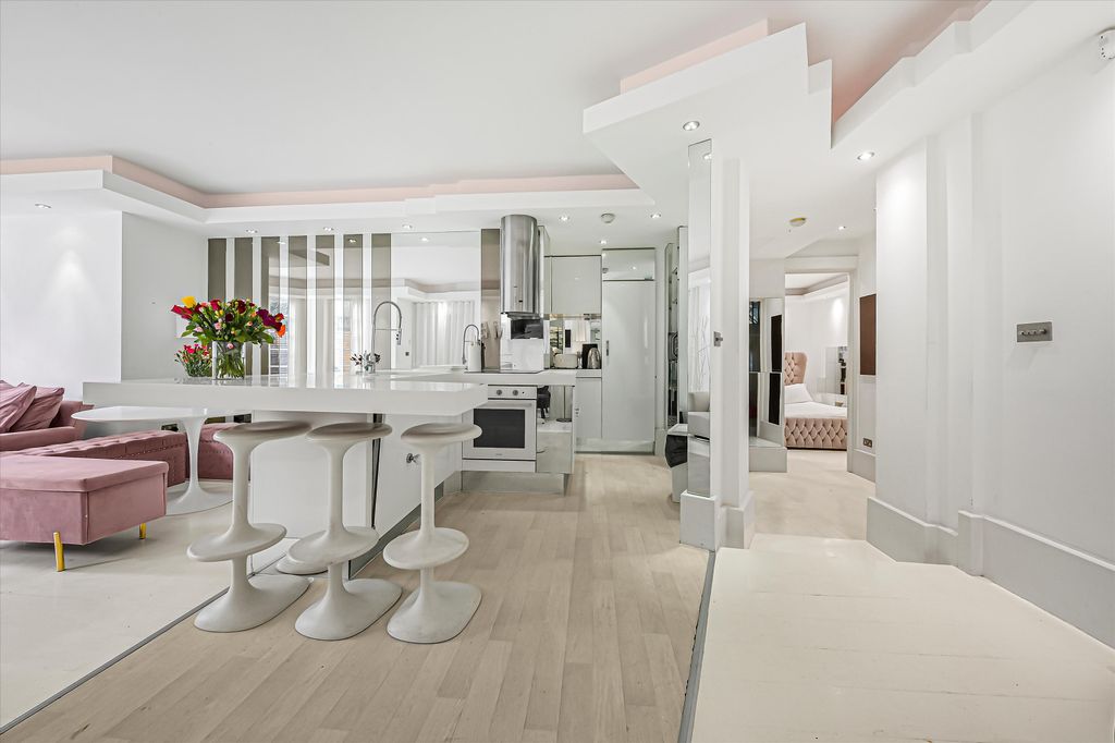 Property photo 3 of 24 Image