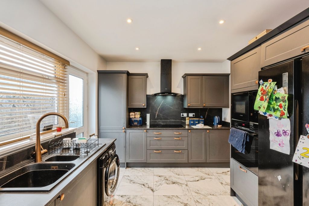 Property photo 3 of 20 Pbox-Img.Jpg