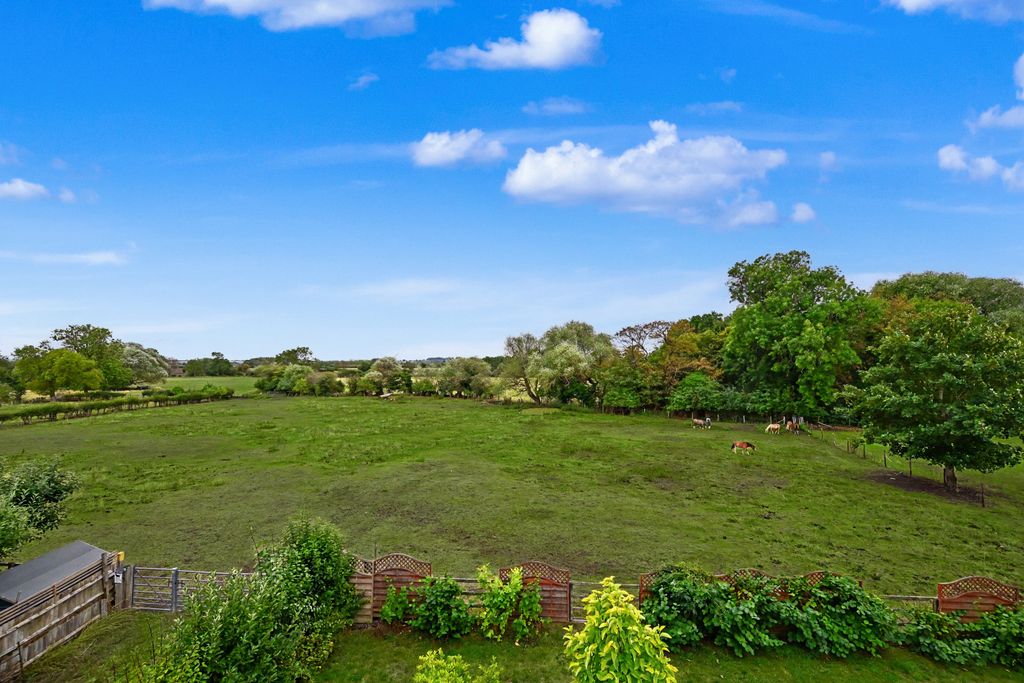 Property photo 2 of 31