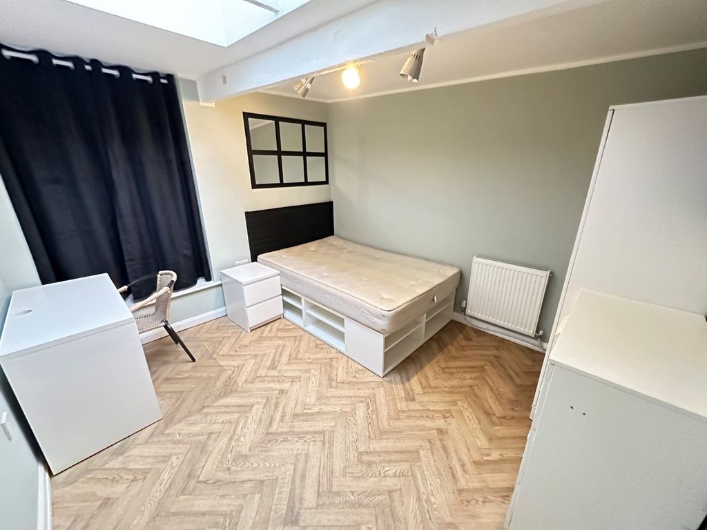 Property photo 1 of 13 3744710