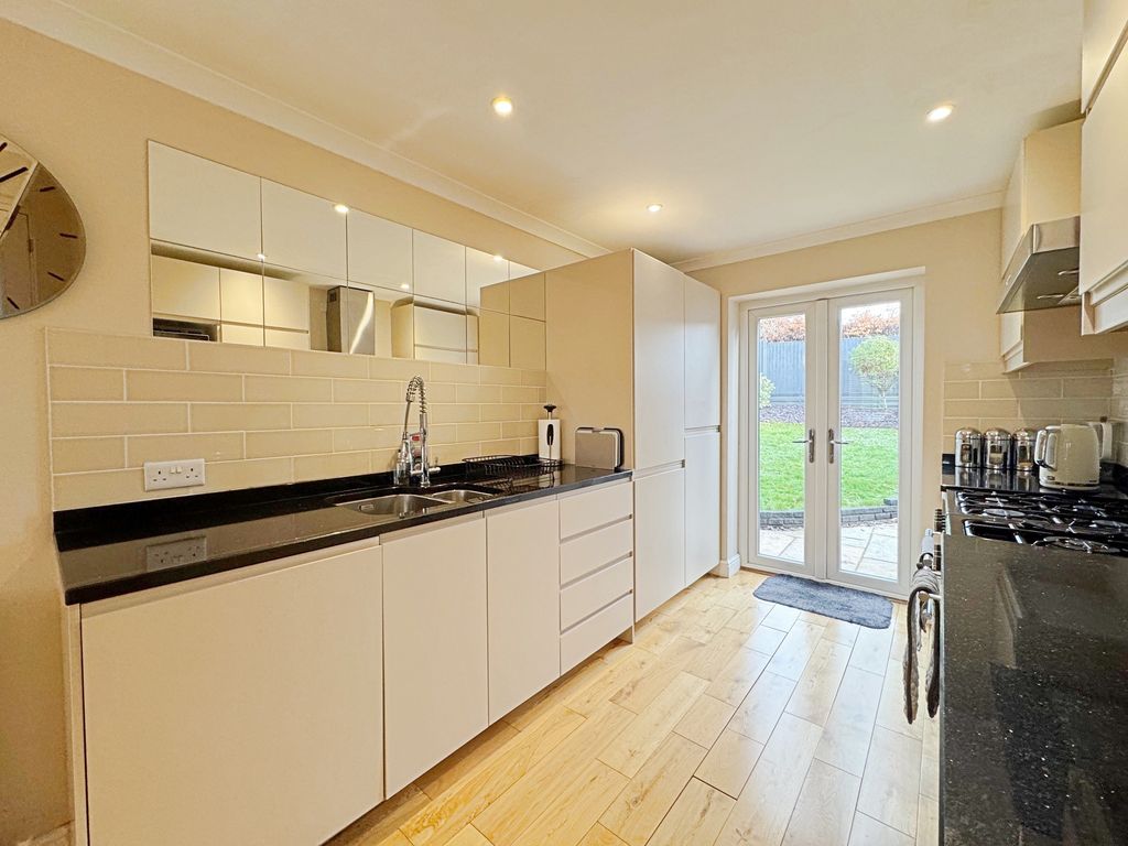 Property photo 3 of 21 Kitchen