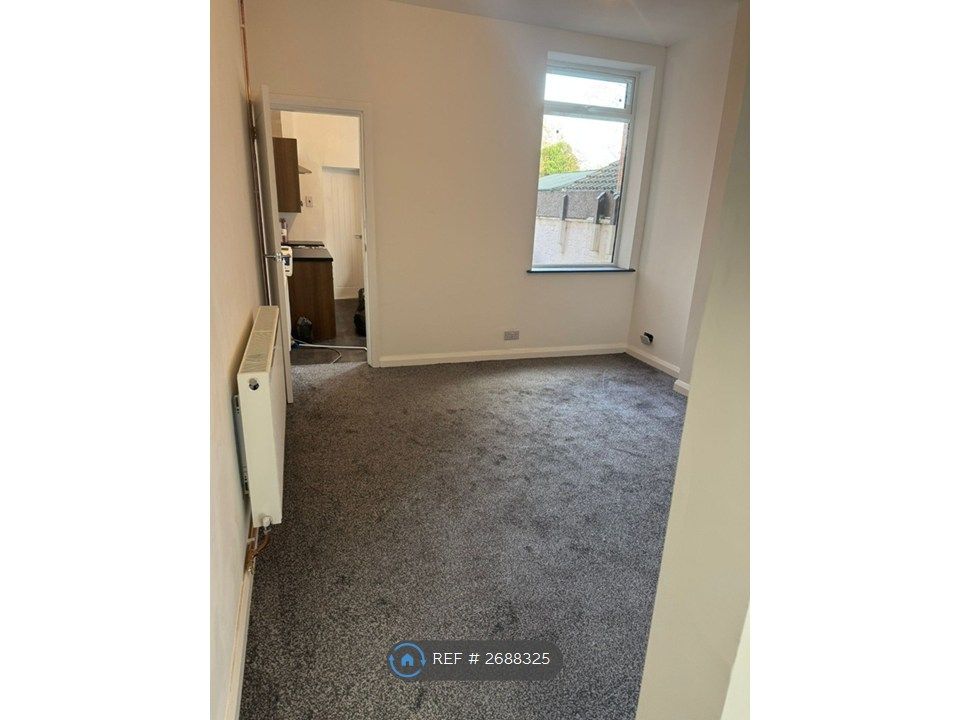 Property photo 3 of 10 Dining Room