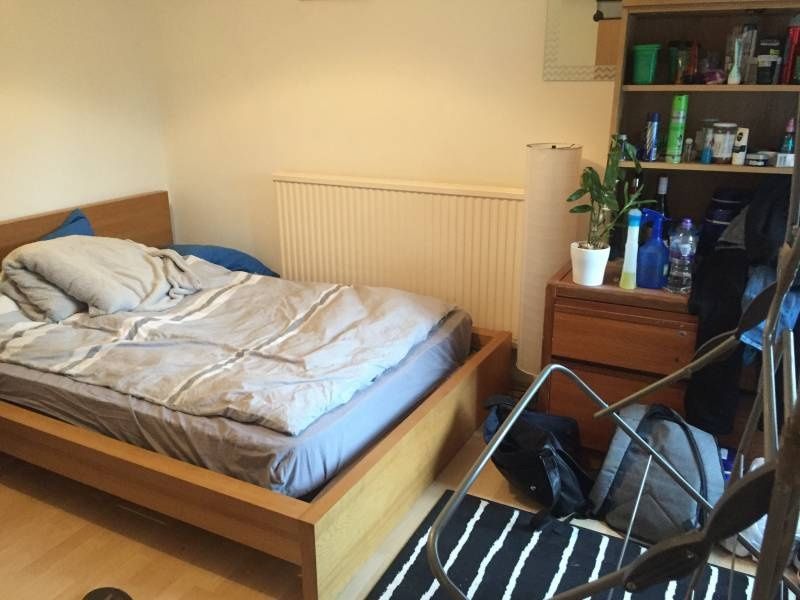 Property photo 3 of 9 Bright, Simply Furnished Double Bedroom With A Woo...