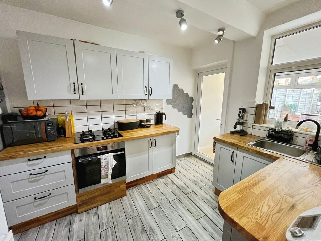 Property photo 3 of 15 Kitchen