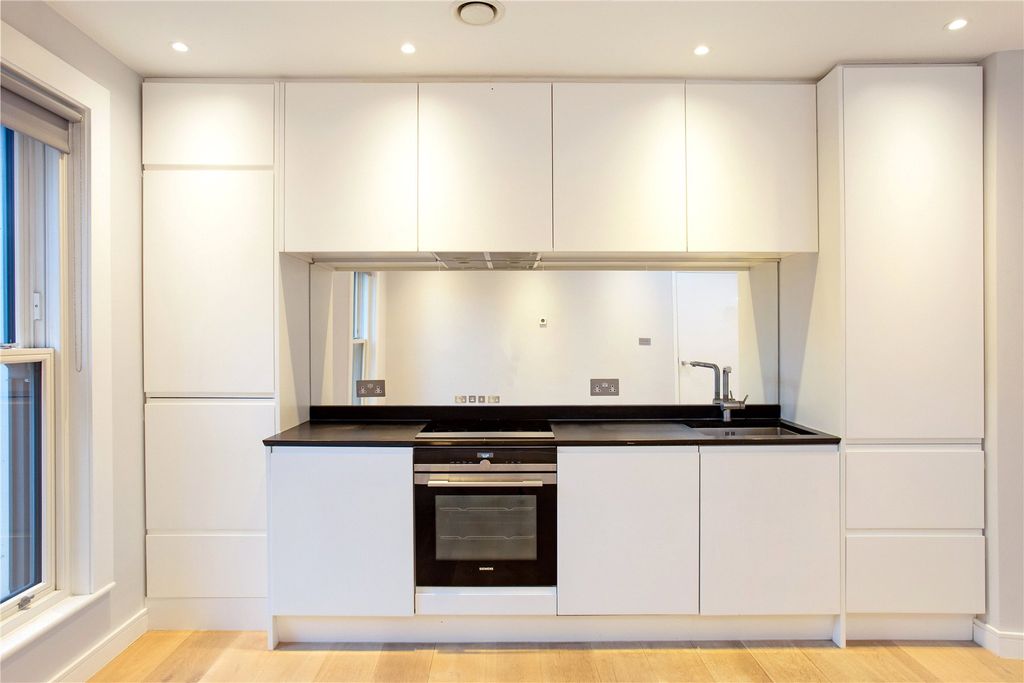 Property photo 3 of 7 Kitchen