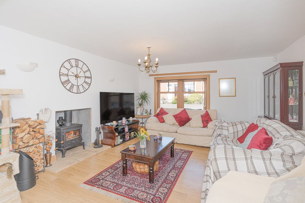 Property photo 2 of 39