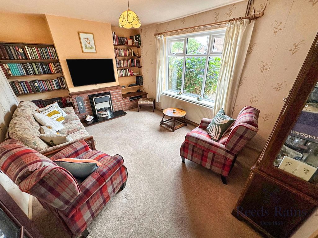 Property photo 2 of 17 Lounge