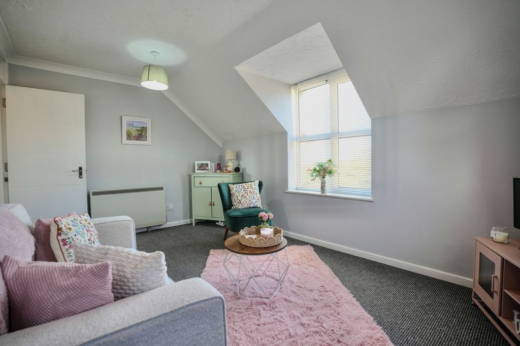 Property photo 3 of 12