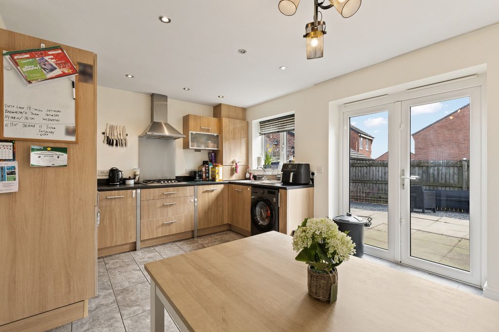 Property photo 3 of 23 4887053