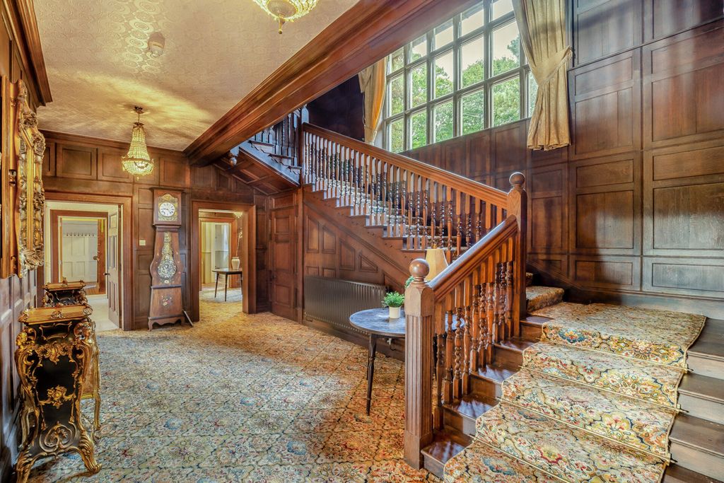 Property photo 2 of 47