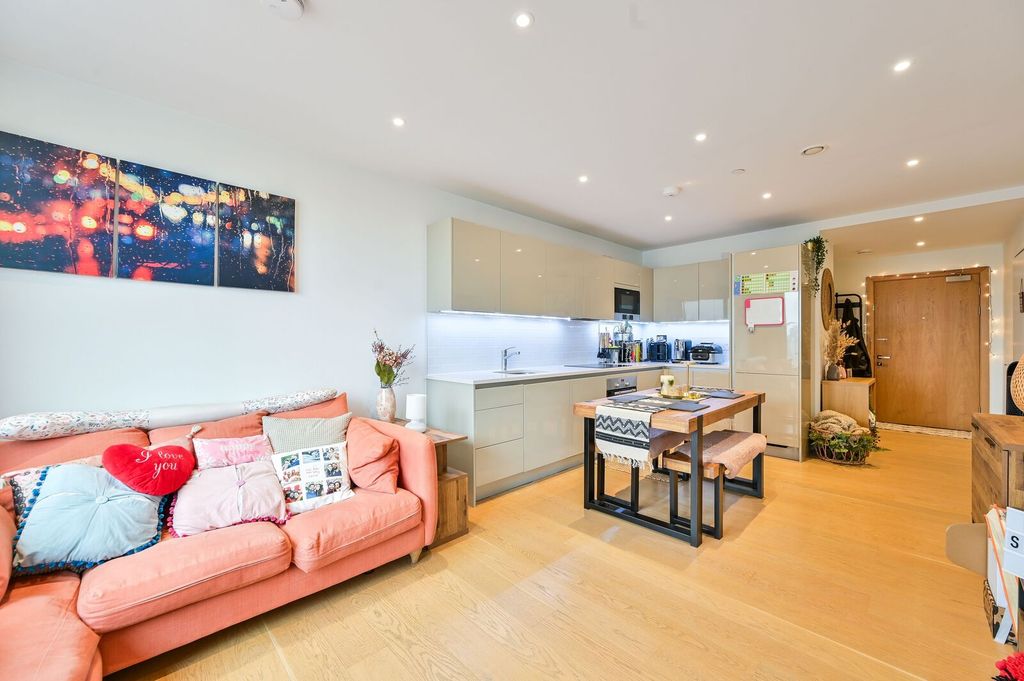 Property photo 2 of 9