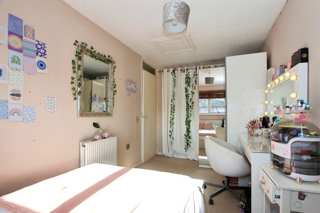 Property photo 2 of 17 Bedroom One