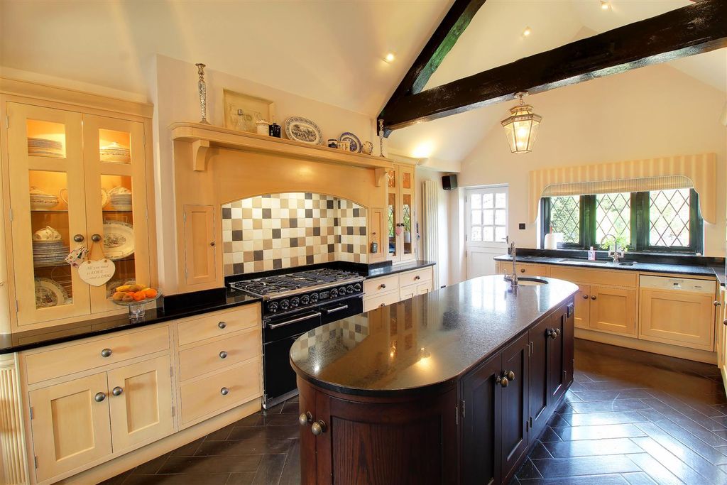 Additional image 15 of 4 bed detached house for saleBrookmans Avenue, Brookmans Park AL9