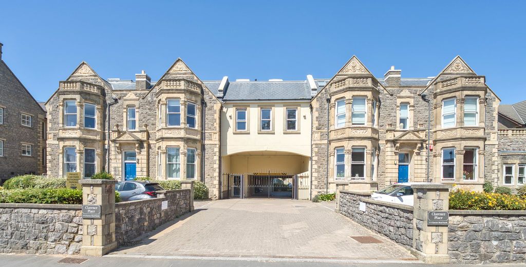 Property photo 1 of 15 Photo 13