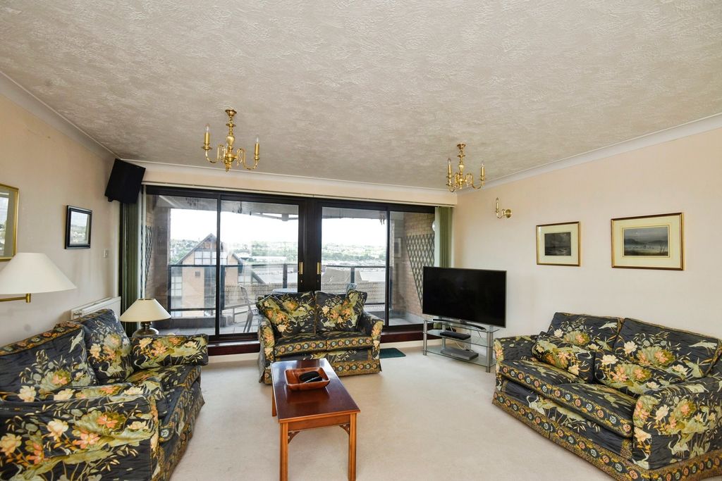 Property photo 2 of 17 Photo