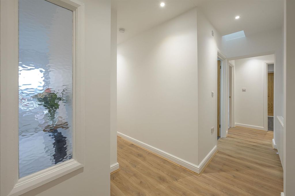 Property photo 2 of 29