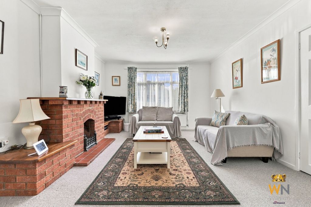 Property photo 3 of 31