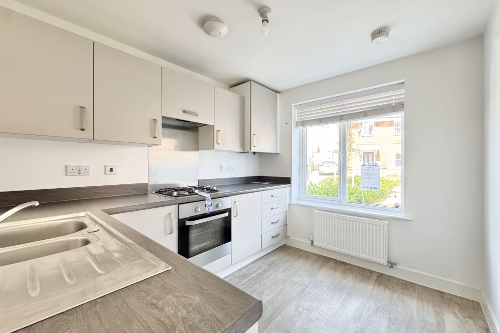 Property photo 3 of 10 Kitchen