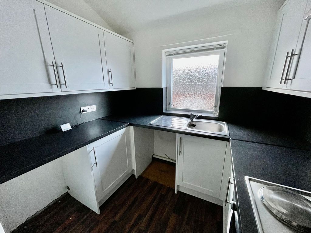Property photo 2 of 9 Kitchen