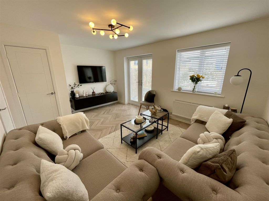 Property photo 2 of 14 Lounge